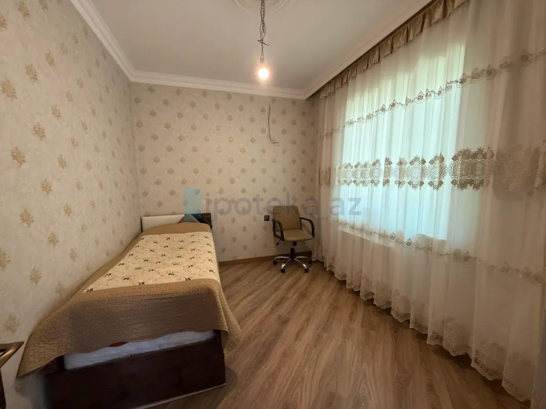 Satılır 5 otaqlı həyət evi 300 m²