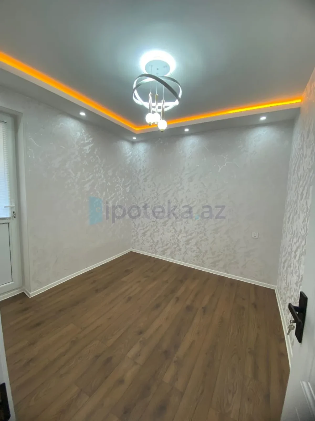 Satılır 3 otaqlı yeni tikili 60 m²