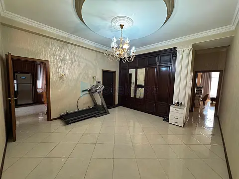 Satılır 3 otaqlı yeni tikili 175 m²