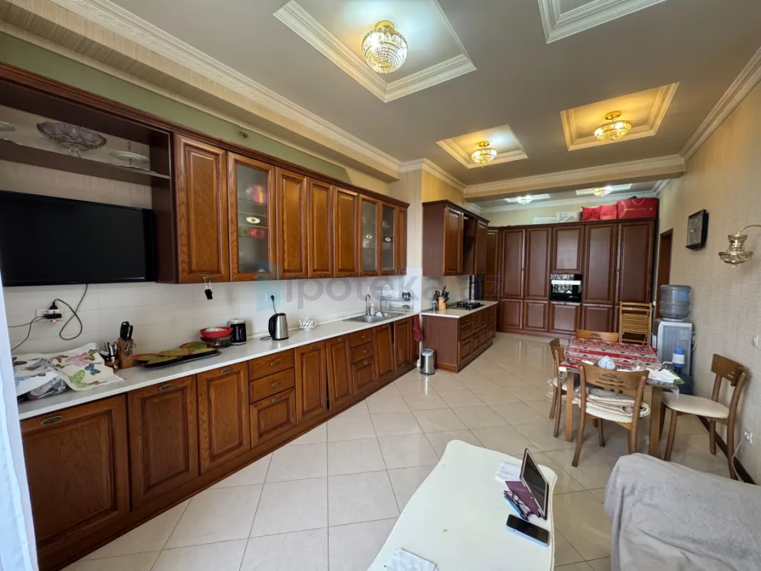 Satılır 3 otaqlı yeni tikili 175 m²