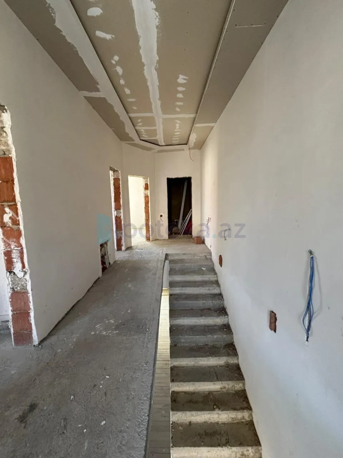 Satılır 4 otaqlı həyət evi 210 m²