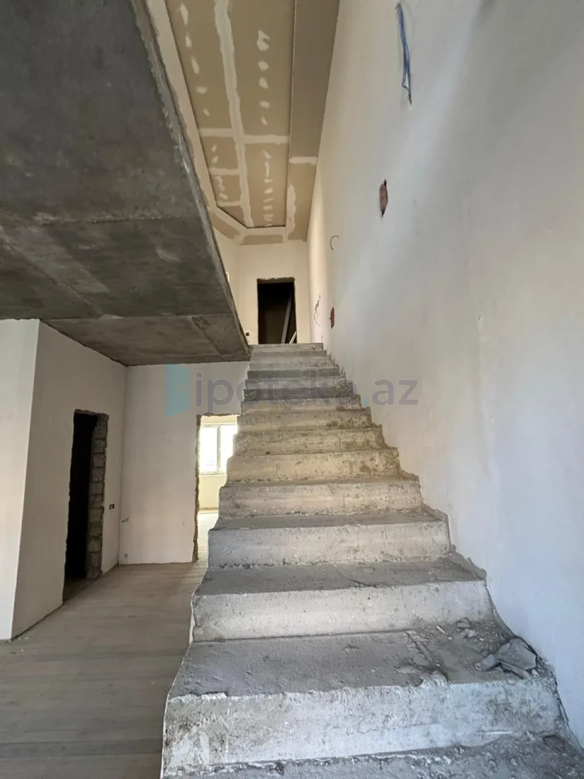 Satılır 4 otaqlı həyət evi 210 m²