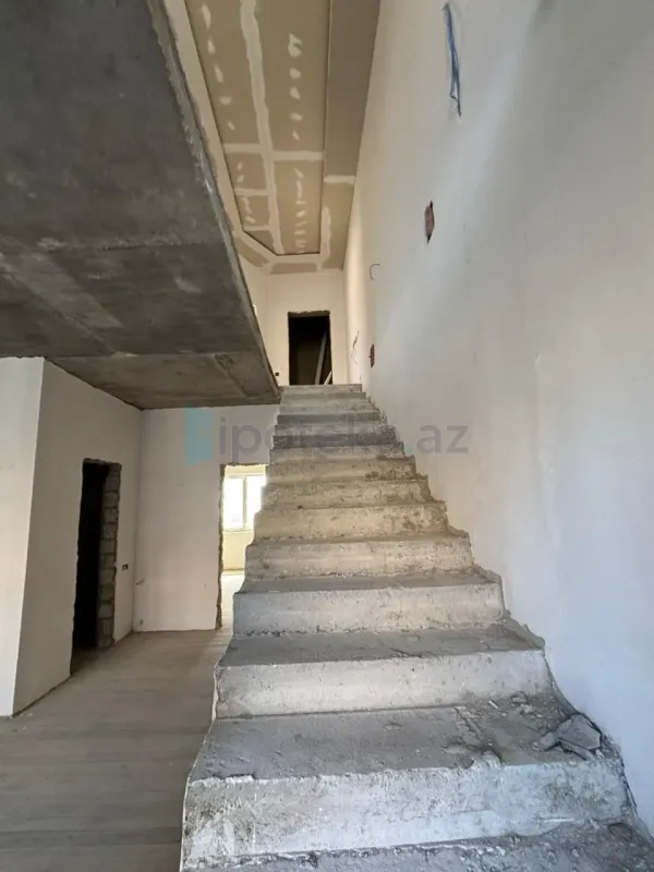 Satılır 4 otaqlı həyət evi 210 m²
