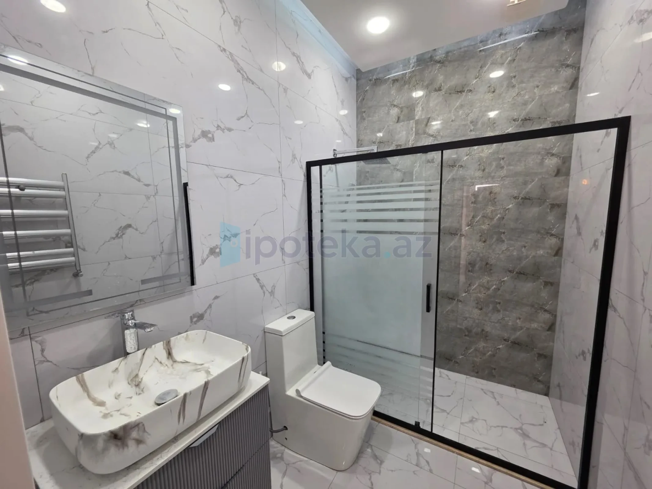 Satılır 3 otaqlı mənzil 140 m²