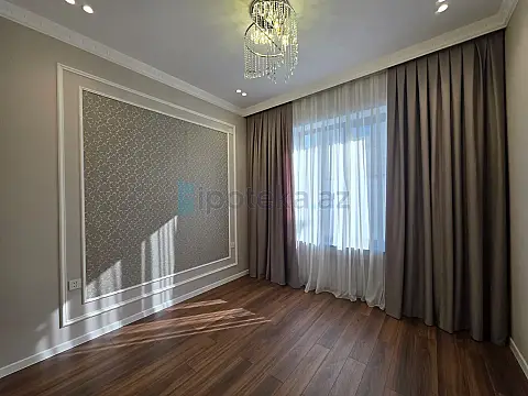 Satılır 4 otaqlı mənzil 135 m²