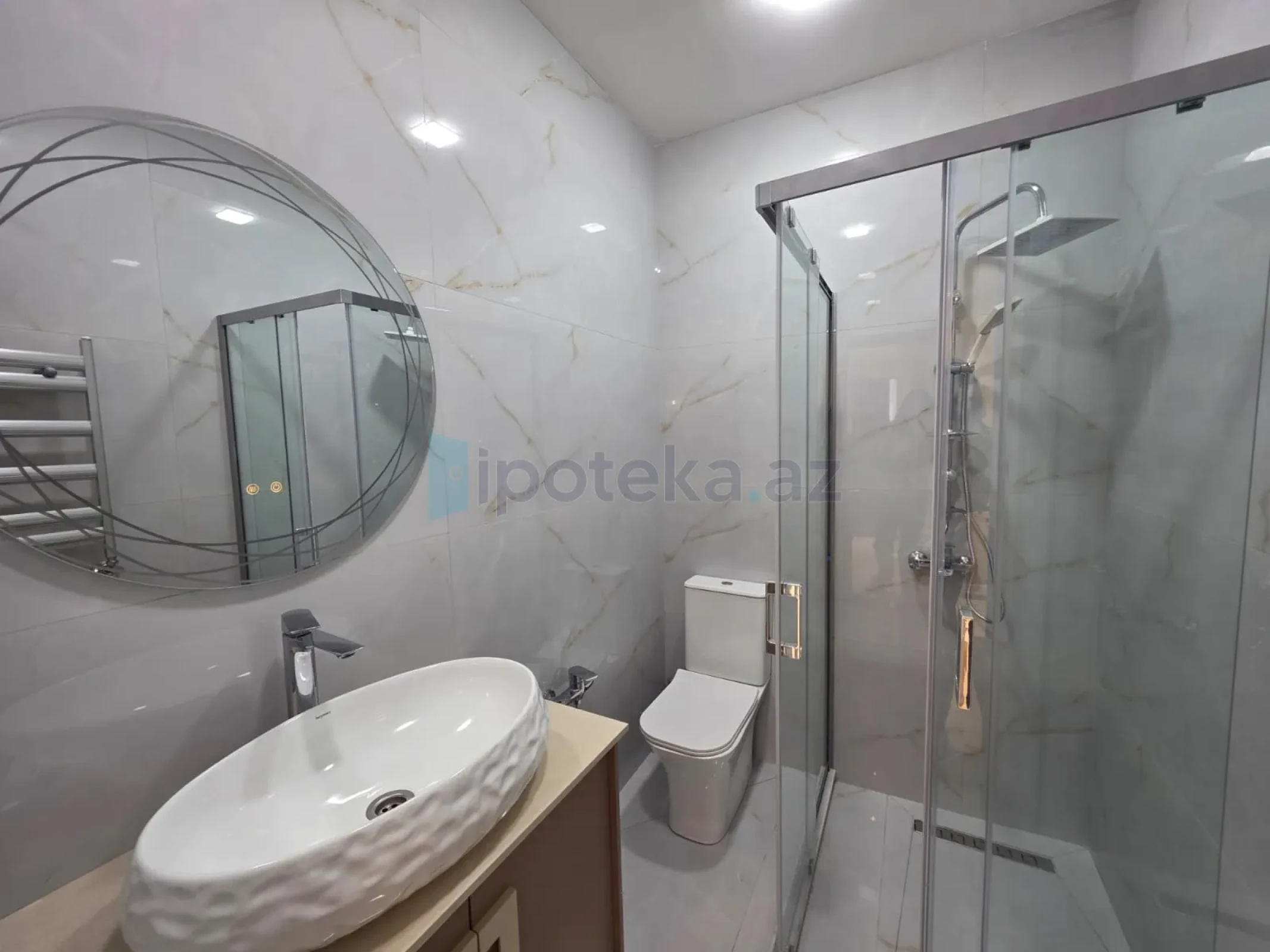 Satılır 4 otaqlı mənzil 135 m²