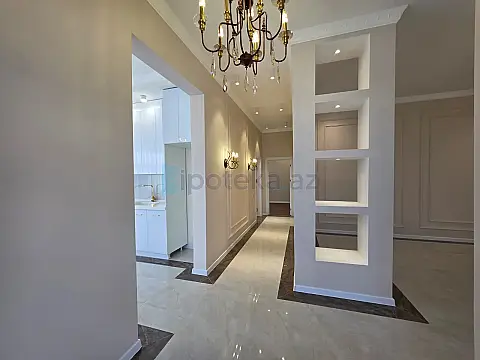 Satılır 4 otaqlı mənzil 135 m²