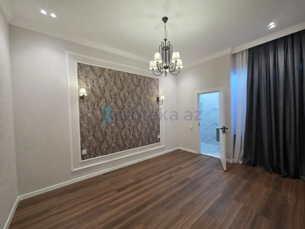 Satılır 4 otaqlı mənzil 135 m²