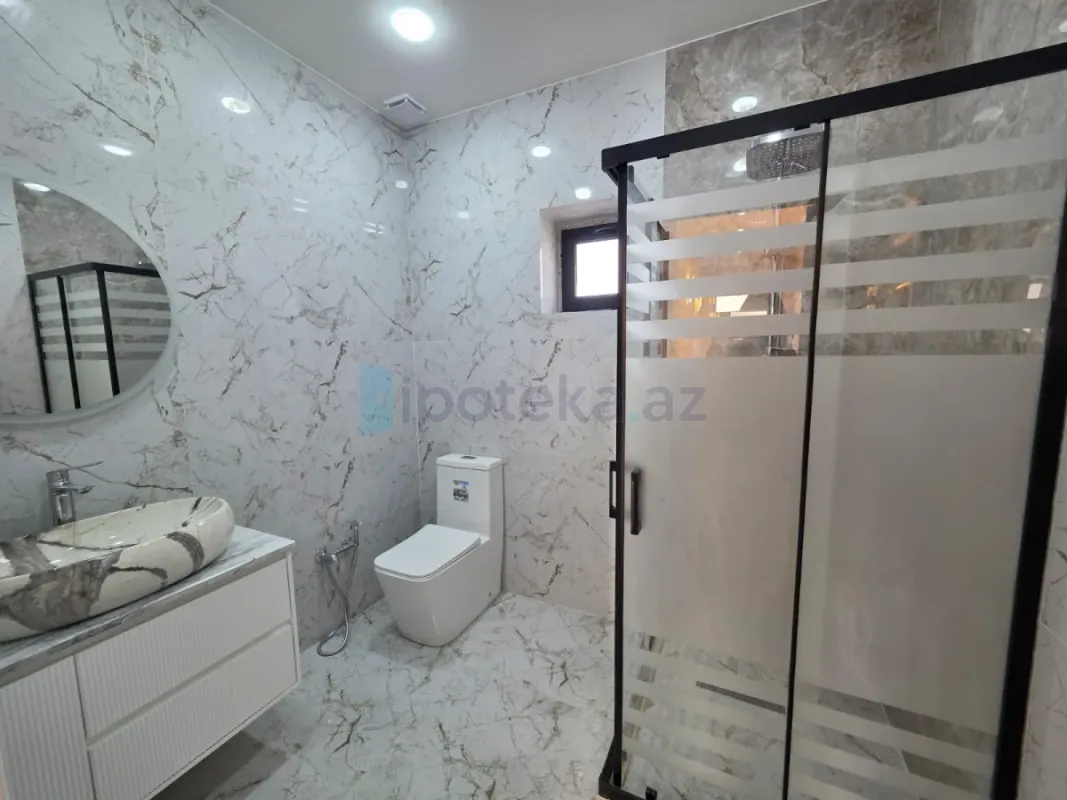 Satılır 5 otaqlı mənzil 200 m²