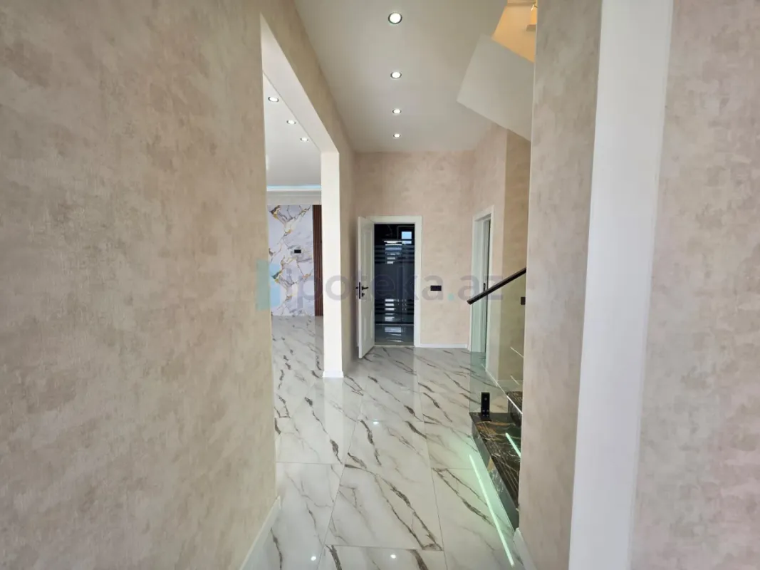 Satılır 5 otaqlı mənzil 200 m²