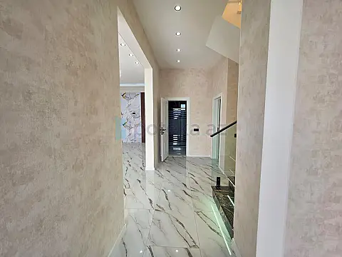 Satılır 5 otaqlı mənzil 200 m²