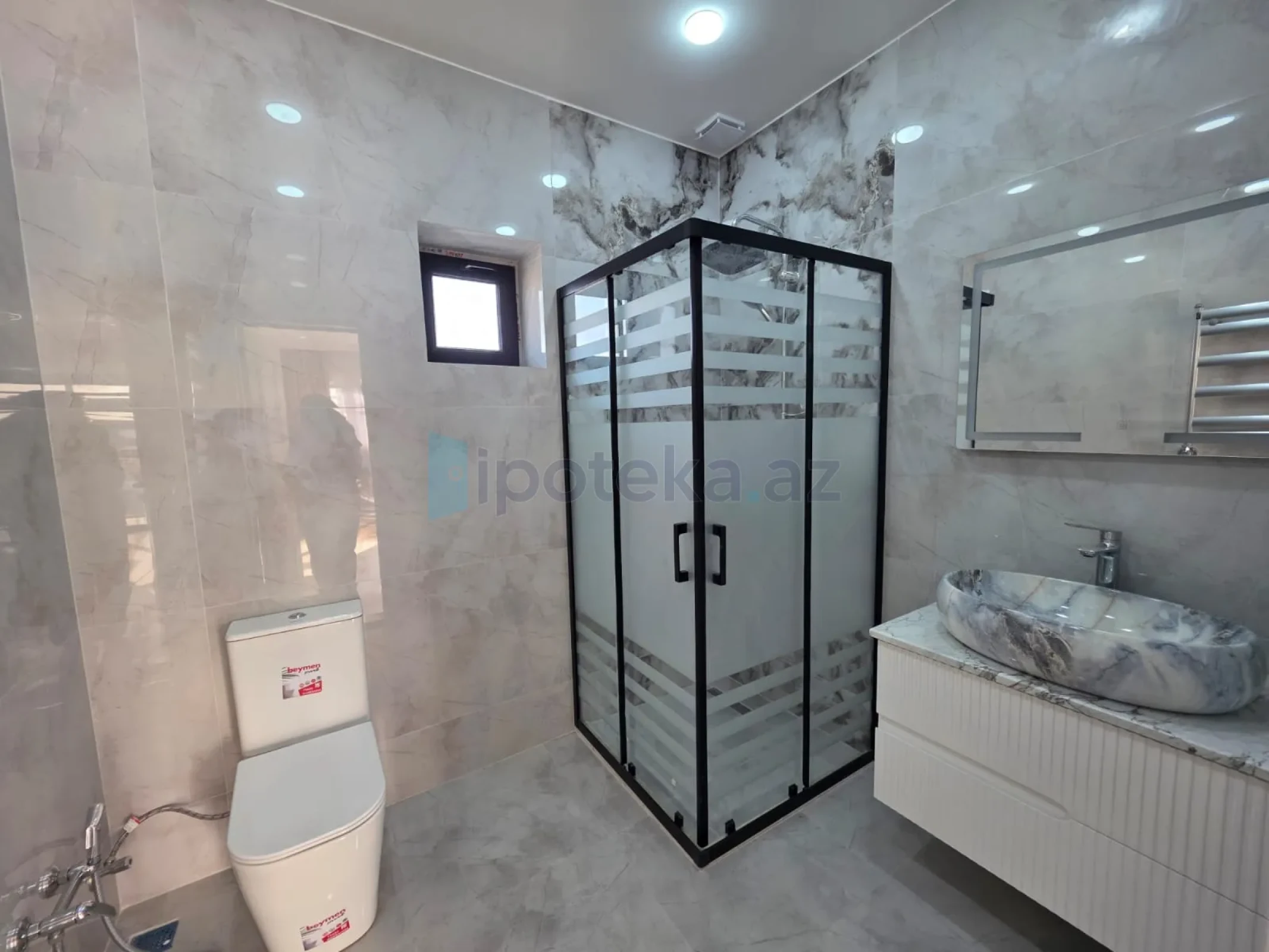 Satılır 5 otaqlı mənzil 200 m²