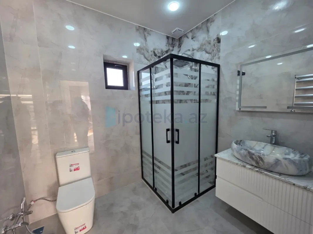 Satılır 5 otaqlı mənzil 200 m²