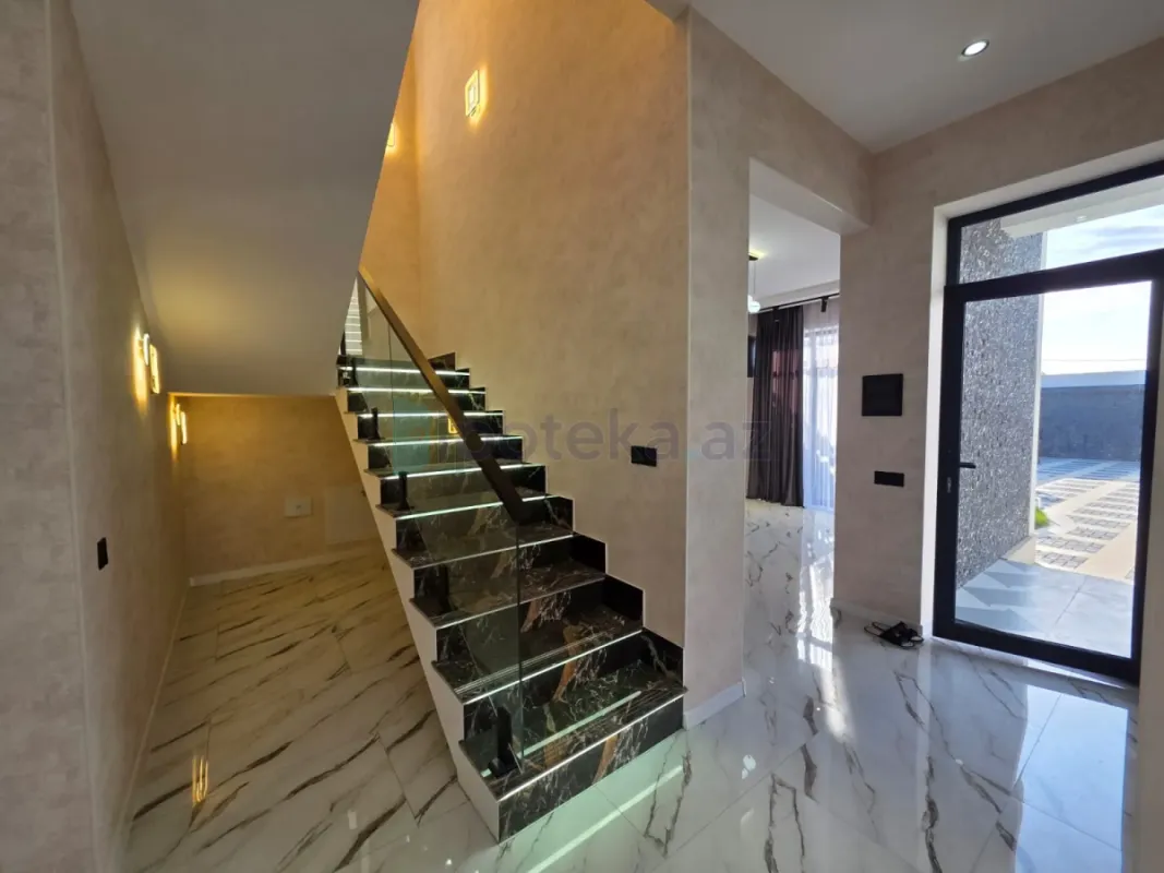 Satılır 5 otaqlı mənzil 200 m²