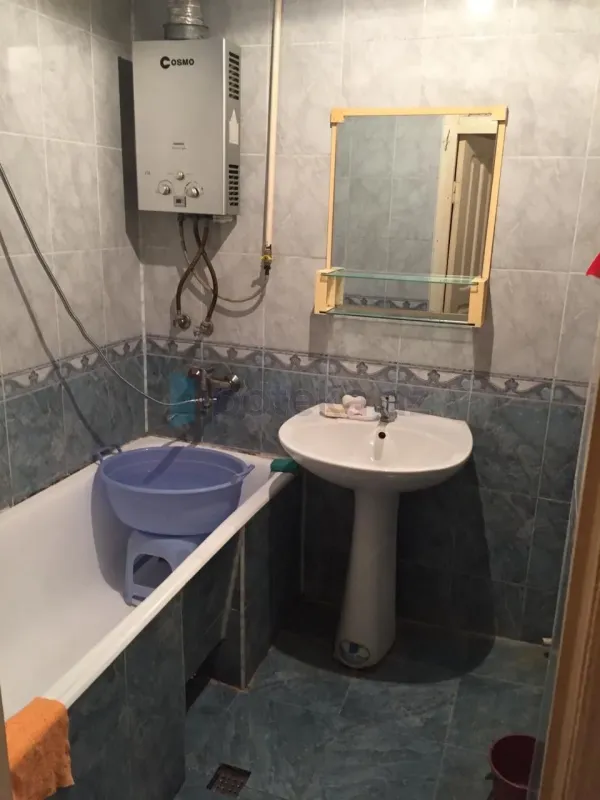 Satılır 3 otaqlı köhnə tikili 80 m²