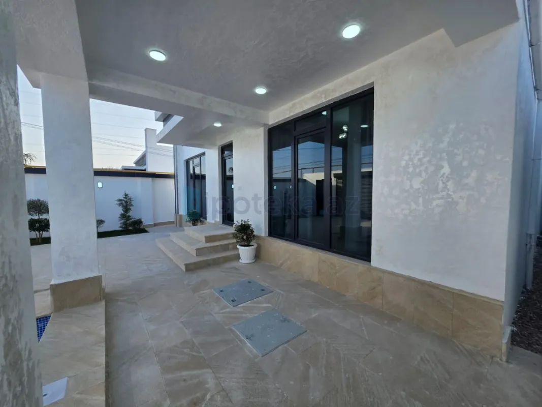 Satılır 4 otaqlı mənzil 140 m²