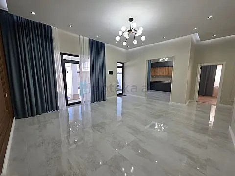 Satılır 4 otaqlı mənzil 140 m²