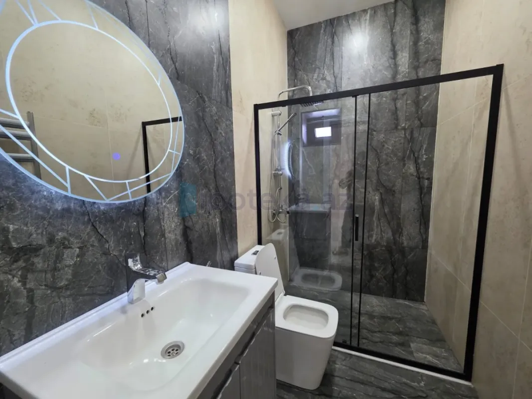 Satılır 4 otaqlı mənzil 140 m²