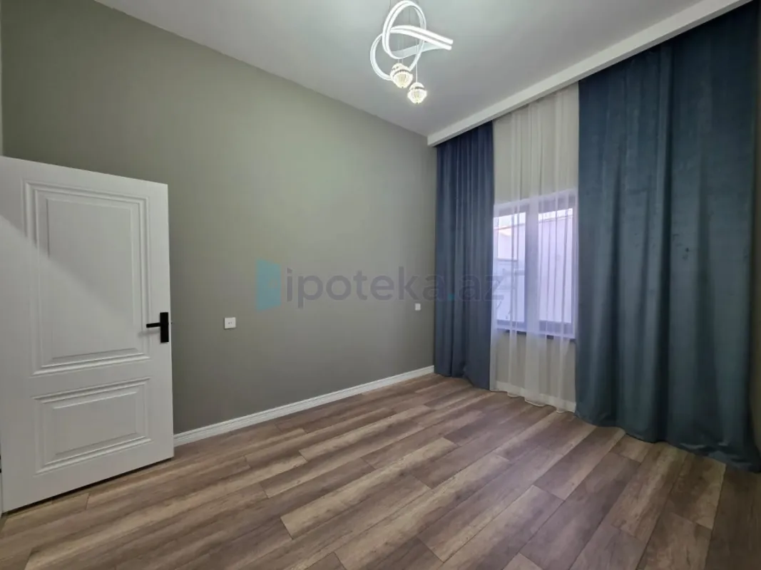 Satılır 4 otaqlı mənzil 140 m²