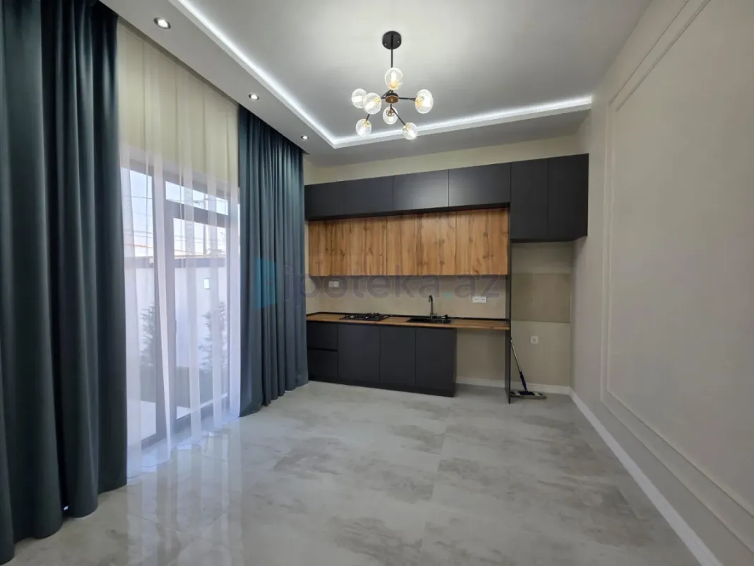 Satılır 4 otaqlı mənzil 140 m²