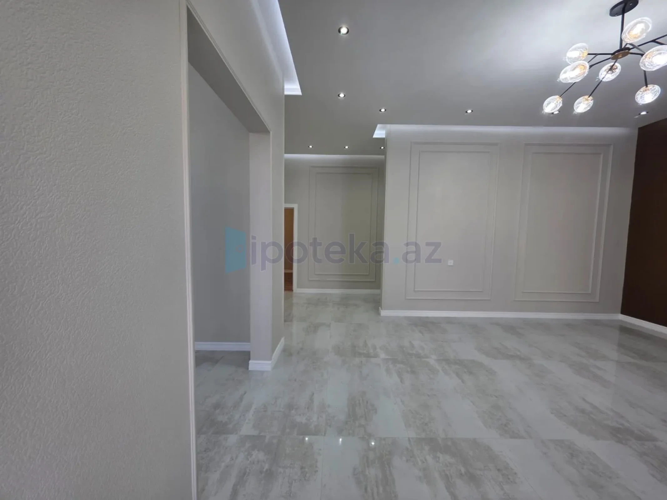 Satılır 4 otaqlı mənzil 140 m²