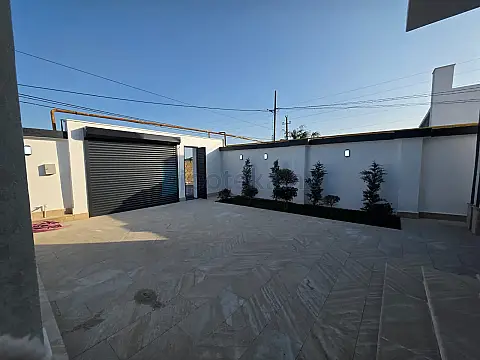 Satılır 4 otaqlı mənzil 140 m²