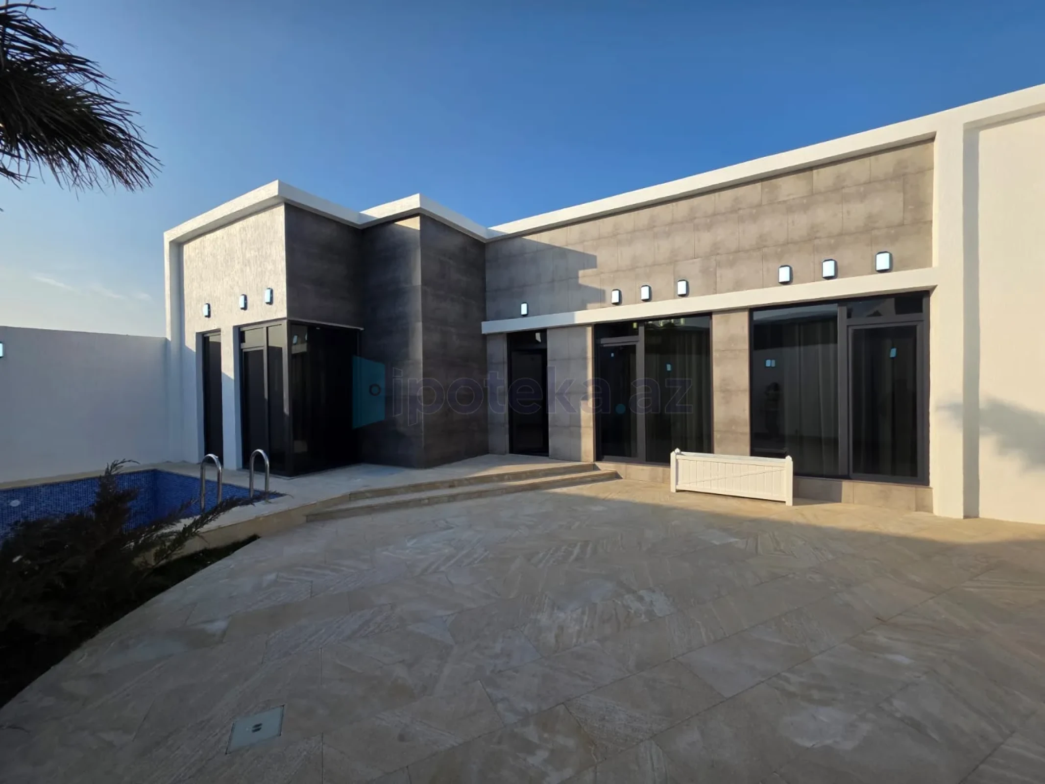 Satılır 4 otaqlı mənzil 120 m²