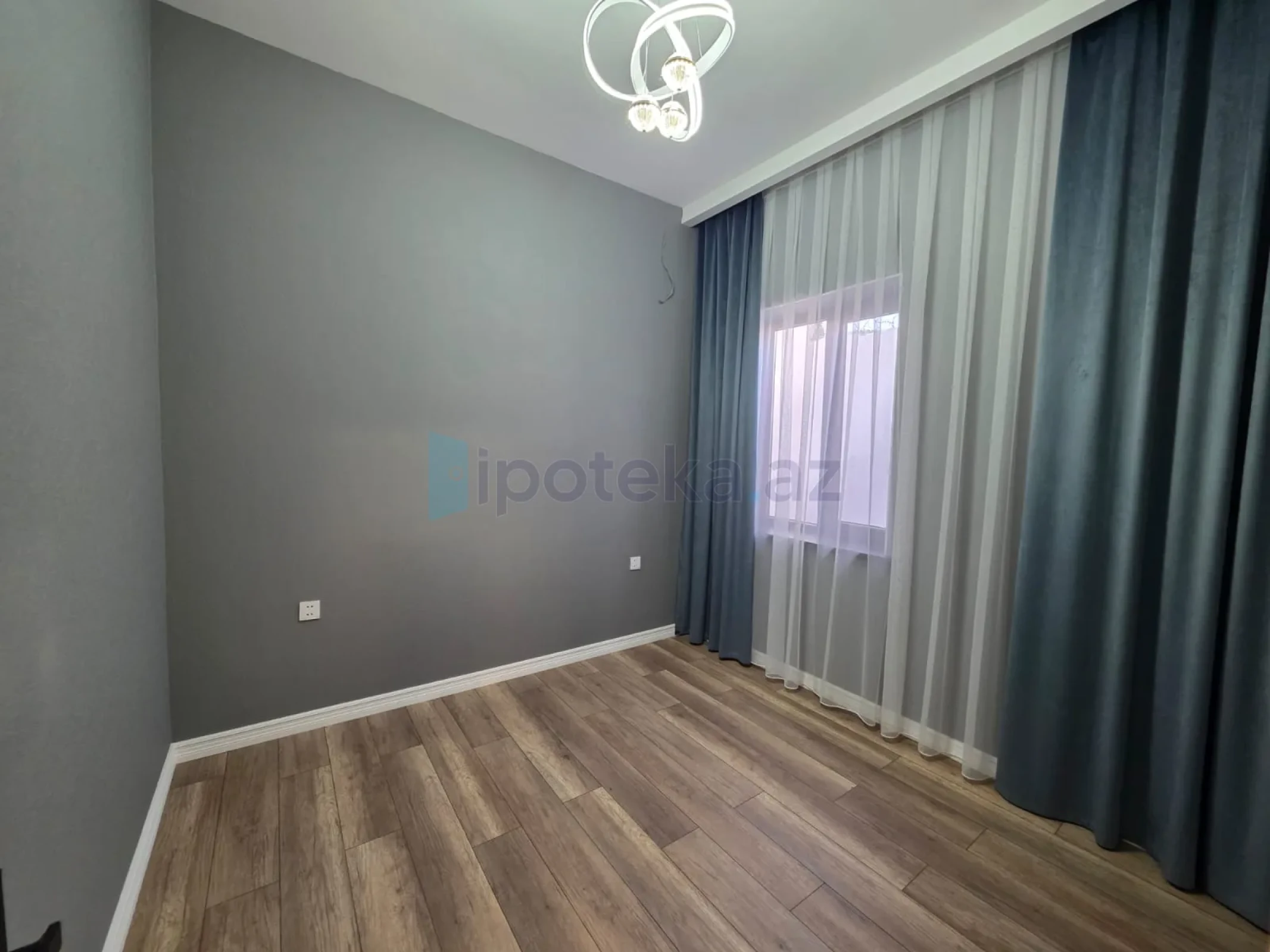 Satılır 4 otaqlı mənzil 120 m²