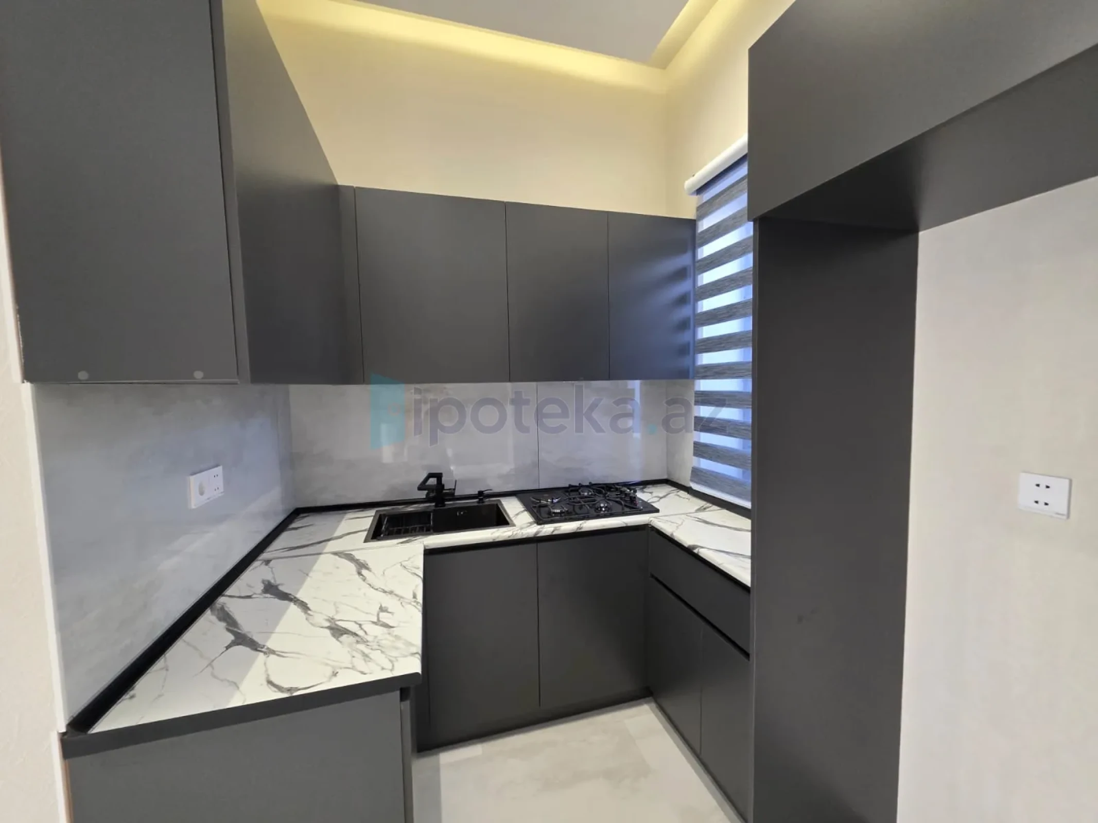 Satılır 4 otaqlı mənzil 120 m²