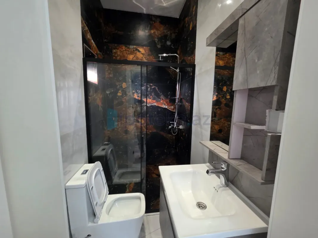 Satılır 4 otaqlı mənzil 120 m²