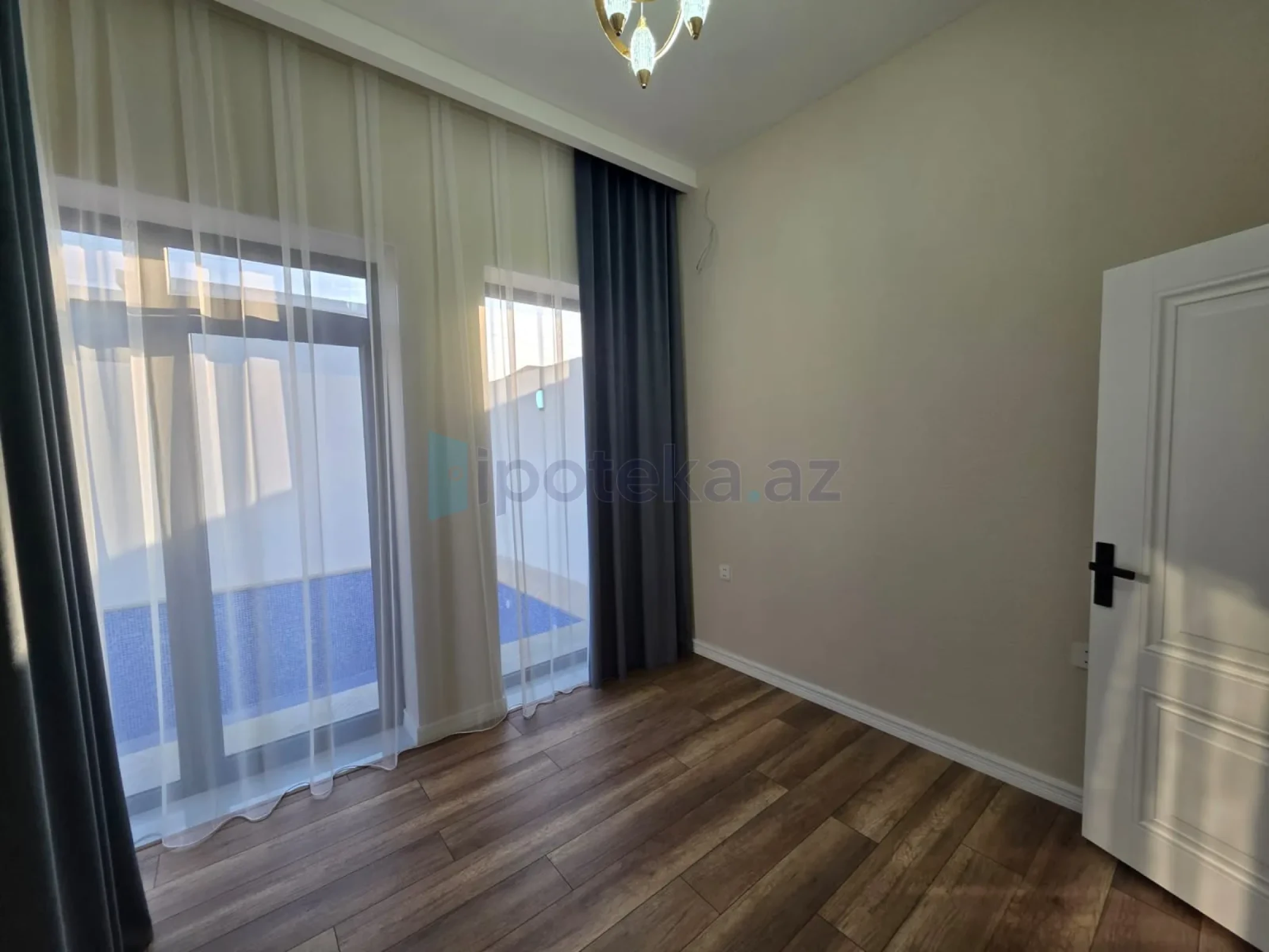 Satılır 4 otaqlı mənzil 120 m²