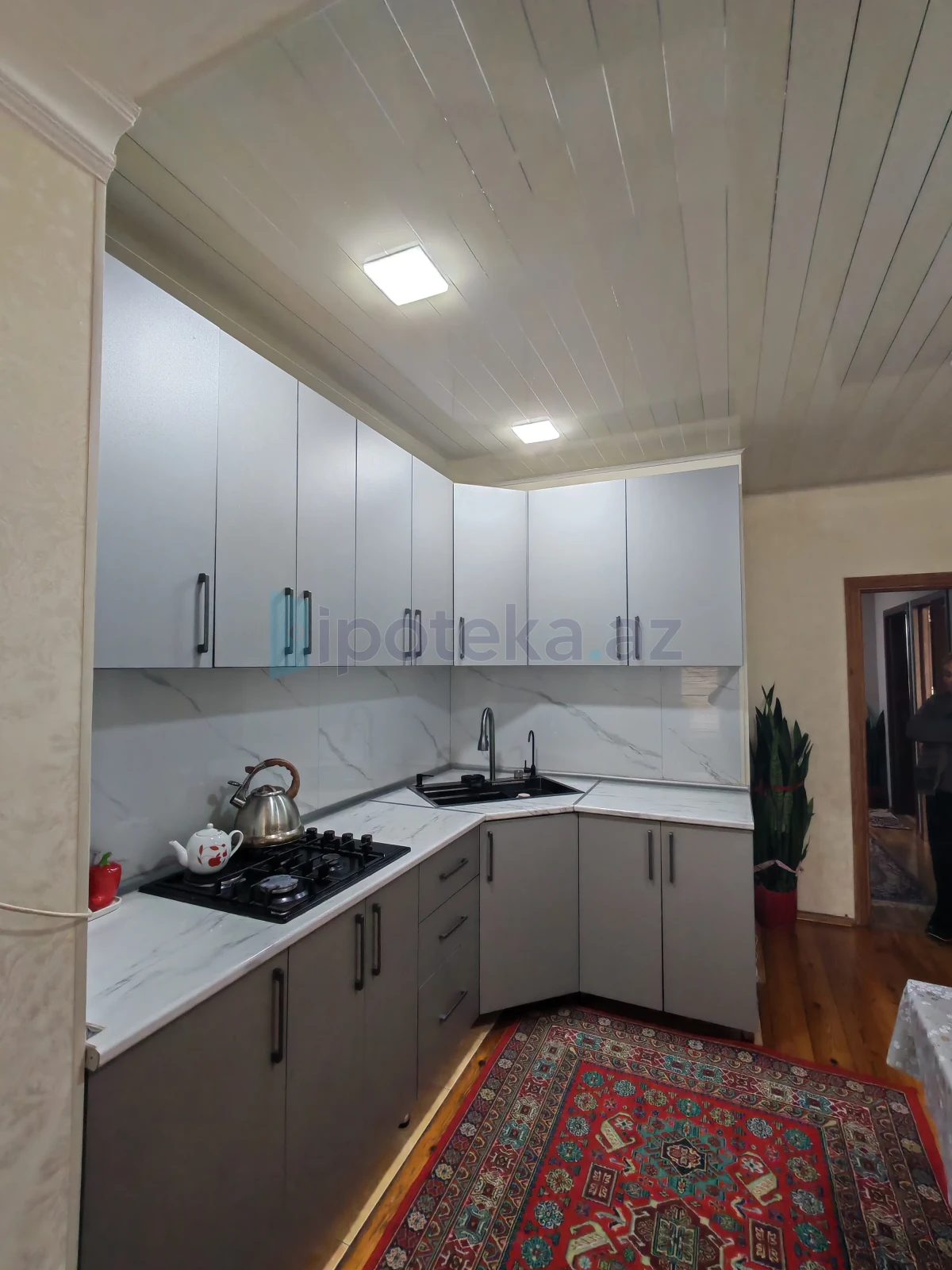 Satılır 4 otaqlı köhnə tikili 100 m²