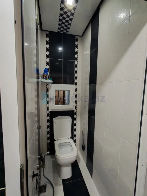 Satılır 4 otaqlı köhnə tikili 100 m²