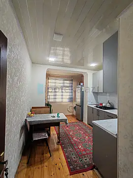 Satılır 4 otaqlı köhnə tikili 100 m²