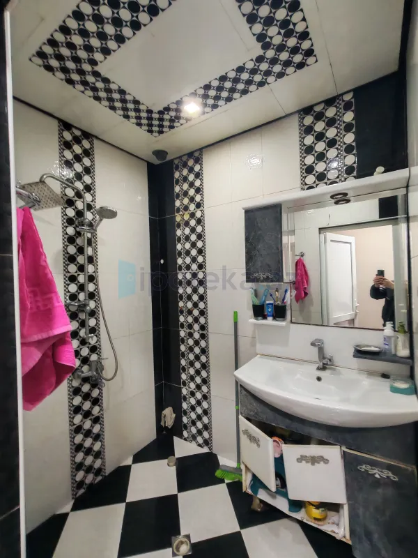 Satılır 4 otaqlı köhnə tikili 100 m²