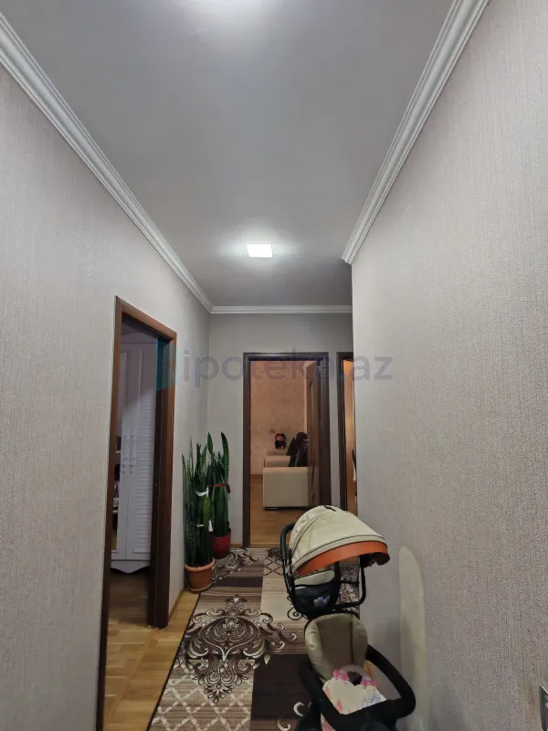 Satılır 4 otaqlı köhnə tikili 100 m²