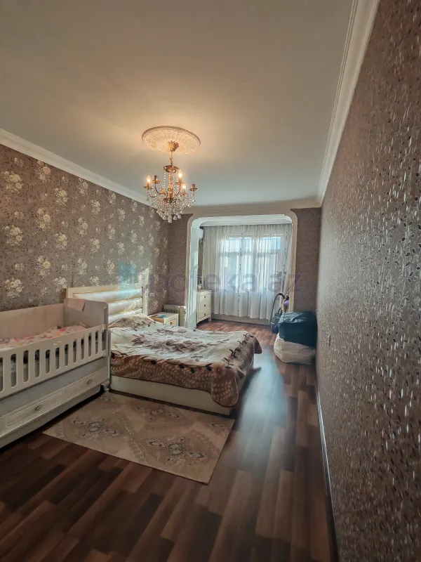 Satılır 4 otaqlı köhnə tikili 100 m²