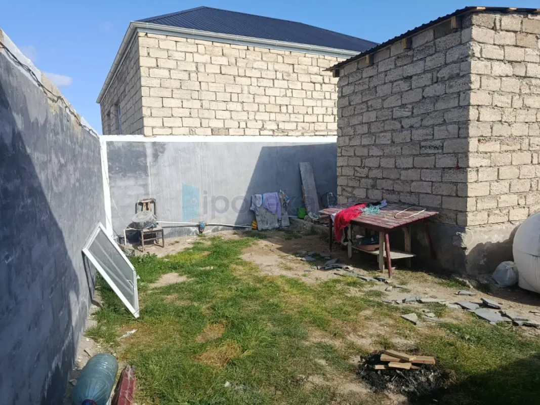 Satılır 2 otaqlı həyət evi 40 m²