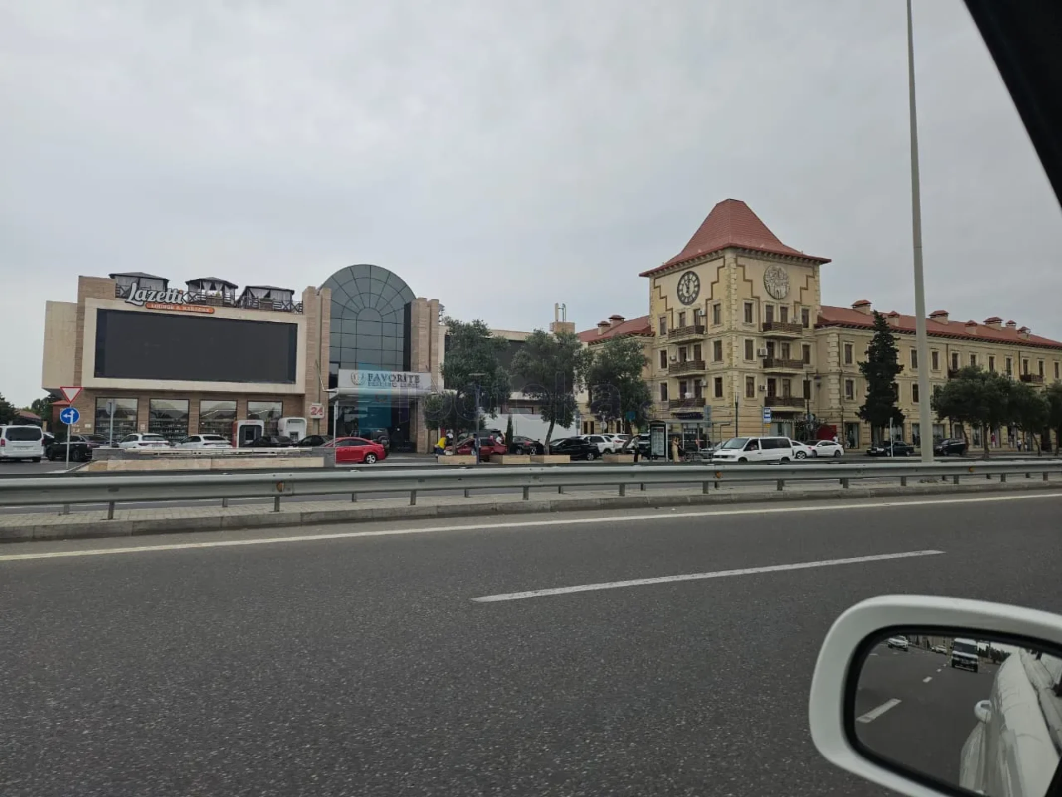 Satılır 6 otaqlı mənzil 200 m²