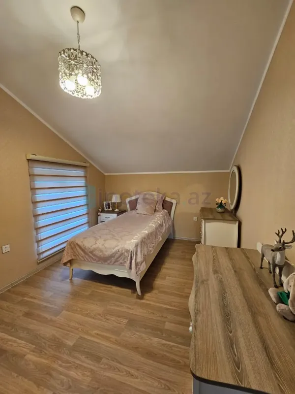 Satılır 6 otaqlı mənzil 200 m²