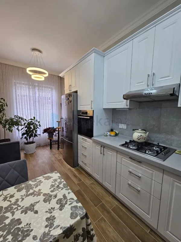 Satılır 6 otaqlı mənzil 200 m²
