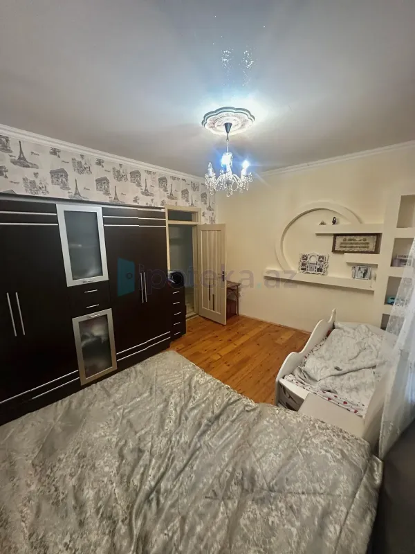 Satılır 7 otaqlı həyət evi 202 m²