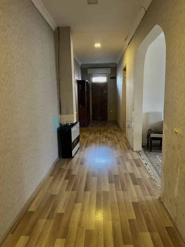 Satılır 7 otaqlı həyət evi 202 m²