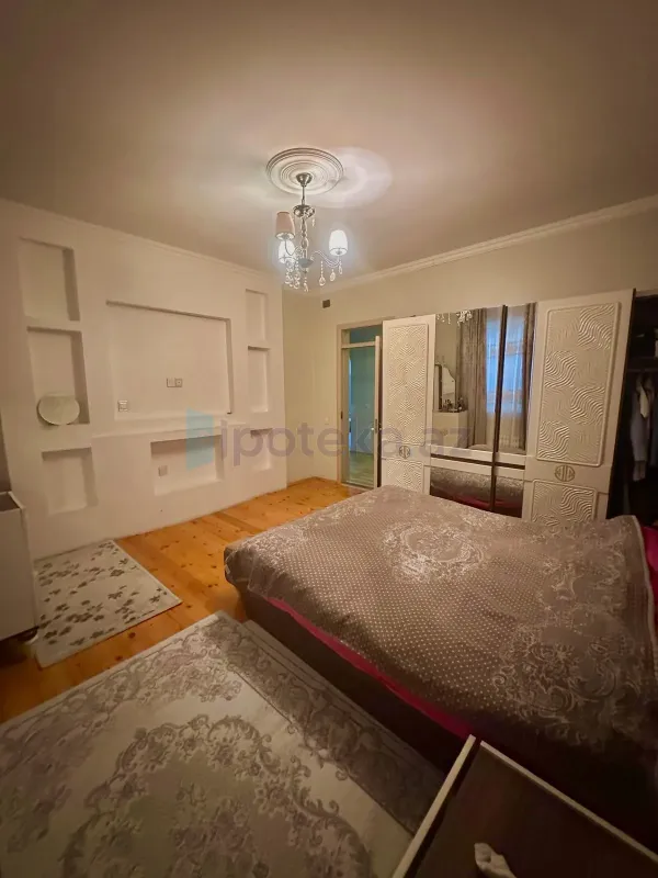 Satılır 7 otaqlı həyət evi 202 m²