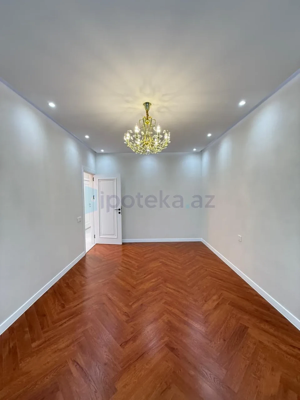 Satılır 5 otaqlı köhnə tikili 120 m²