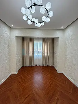 Satılır 5 otaqlı köhnə tikili 120 m²