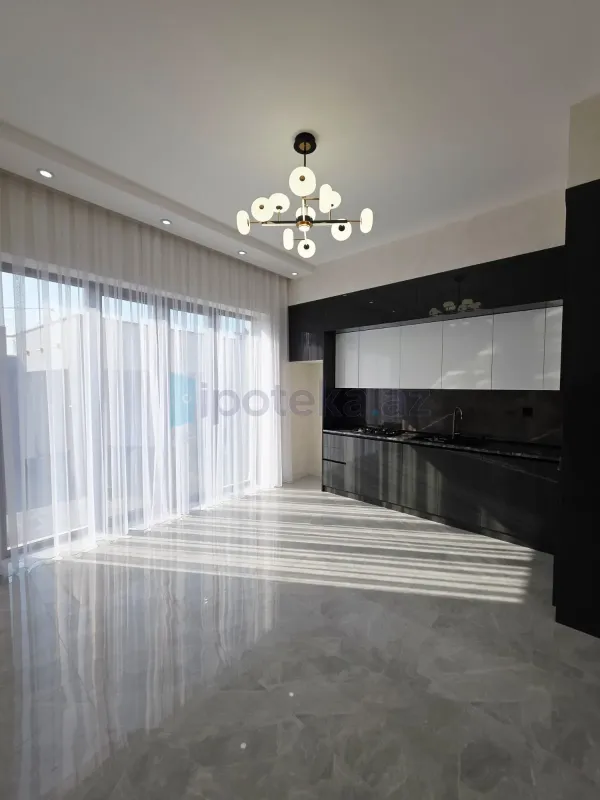 Satılır 4 otaqlı mənzil 155 m²