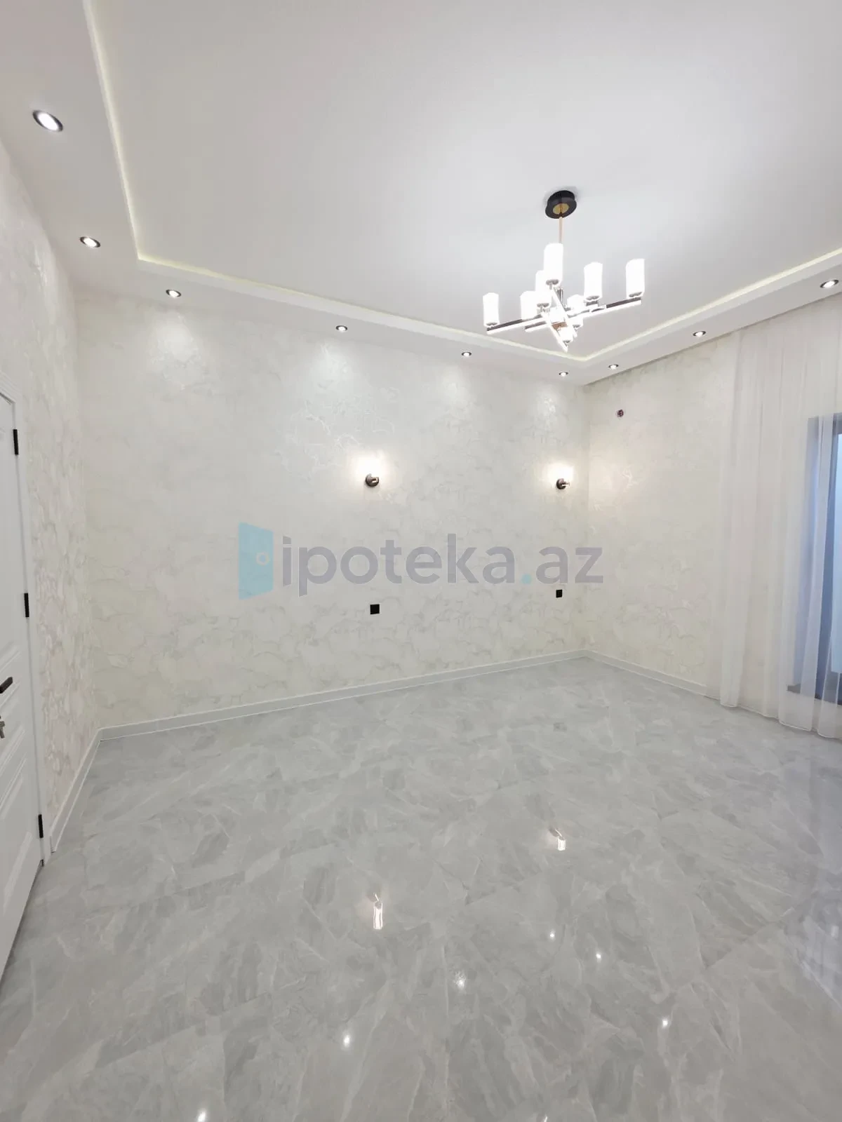 Satılır 4 otaqlı mənzil 155 m²