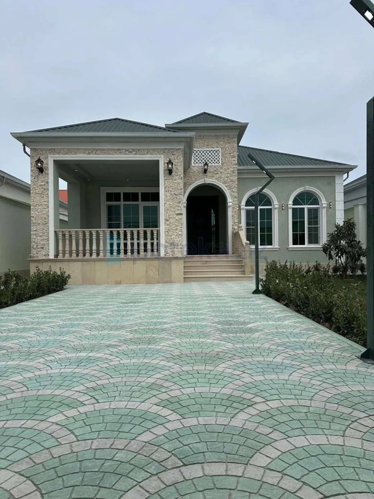 Satılır 4 otaqlı həyət evi 145 m²