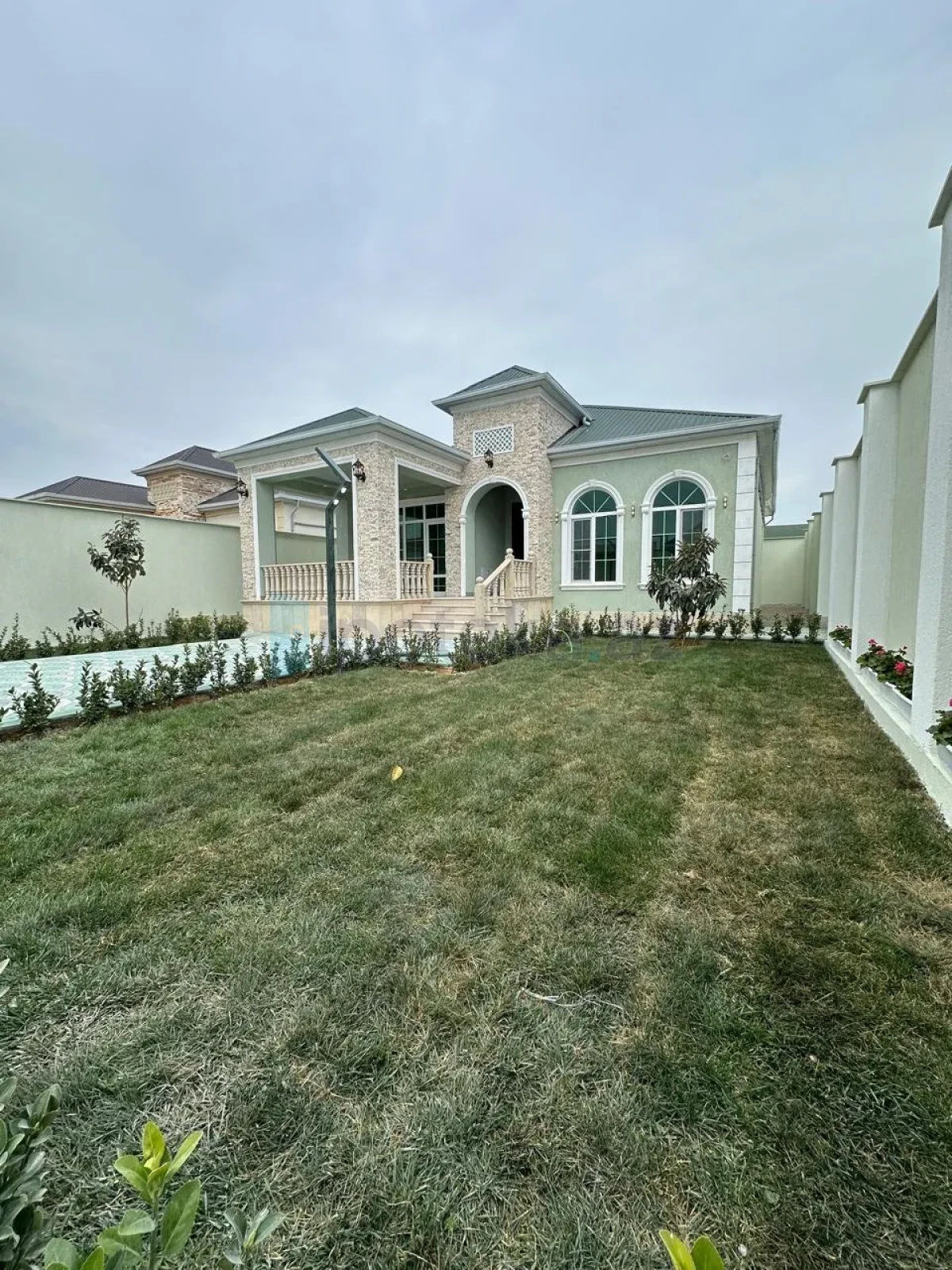 Satılır 4 otaqlı həyət evi 145 m²